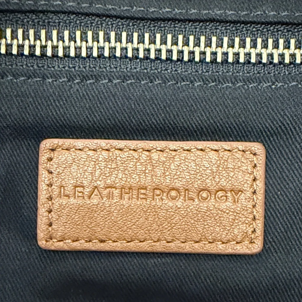 Leatherology Tote Bag with Pouch - Picture 2 of 11